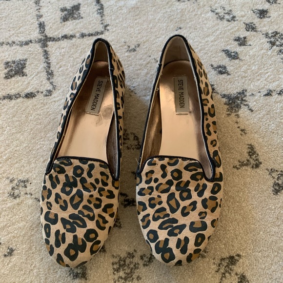 steve madden leopard feather loafer